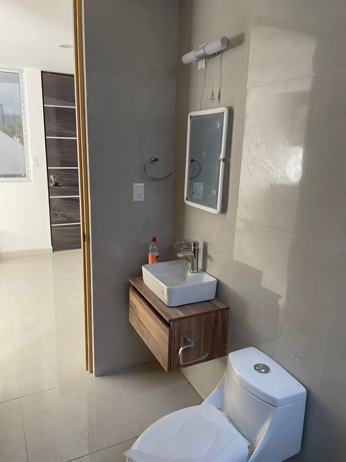 Recámara con closet de piso a techo